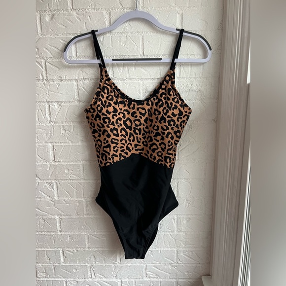 NWT Coral Reef one piece swimsuit cheetah print tan size small - Picture 1 of 3